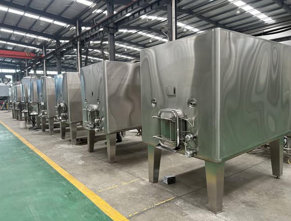The square design maximizes space utilization, allowing more fermentation capacity within the same floor area and making it ideal for wineries with limited space.